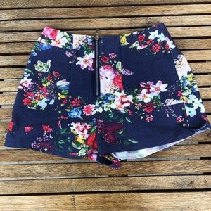 “Very J” boutique floral shorts!